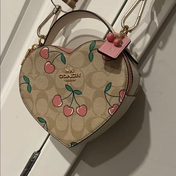 Valentine’s Day !💕Coach Heart-Shaped Cherry Print Mini Bag - Picture 1 of 6